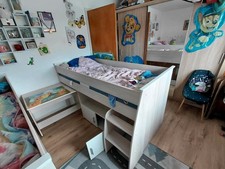 Parisot Halbhochbett „Charly“ | Kinderbett mit Schreibtisch & Stauraum