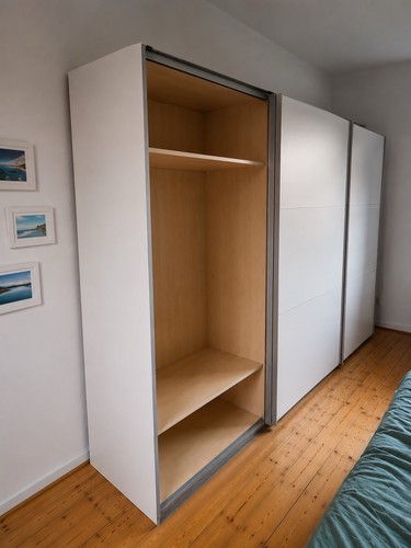 Großzügiger kleiderschrank - großzügiger,