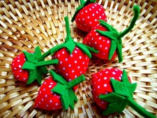 3 Erdbeeren aus Baumwollstof +