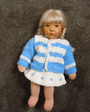 hübsches Puppenkleid und Strickjacke von unserer Käthe Kruse  Puppe Däumelinchen