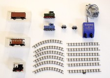 H0e Egger-Bahn Feldbahnkonvolut: 2 Dieselloks, 1 Güter- u. Personenwagen, Trafo