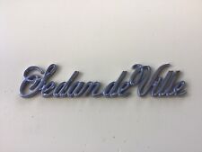 Cadillac Sedan de Ville Chrom Schriftzug Kofferraum Emblem Schrift Script