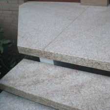 Treppenstufe Außentreppe freitragend Granit Gelb G682 6cm geflammt ab 119,90 €