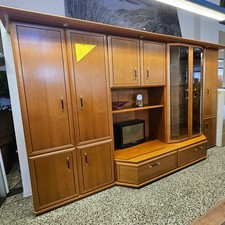 Anbauwand kirschbaum mit integrierter Glasvitrine und TV-Teil (gebraucht)