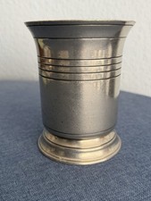 Zinn Becher , schlicht,  gepunzt:  Tanzender Löwe RHG: 95 %