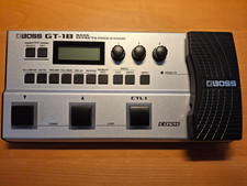 BOSS GT-1B mit Netzteil -