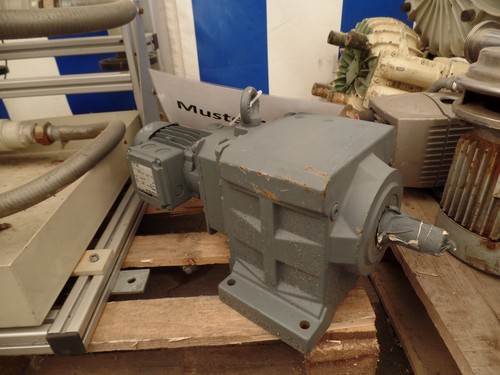 Drehstromgetriebemotor mit