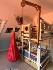 Dachschrägenbett 90x200 mit Schubladen, Buche weiss lackier mit Spielturm