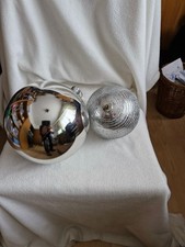 2 Weihnachtskugeln groß XL Outdoor Plastik silber 20 cm und 15 cm Durchmesser