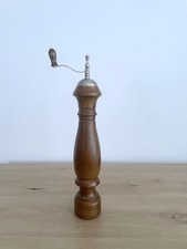 große Pfeffermühle aus