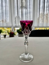 Kristall-Römer Weinglas dunkelrot, sehr alt, wunderschöner Schliff, unbeschädigt