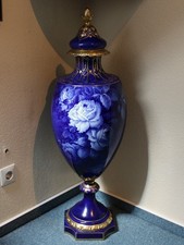 Vase mit Prunk Deckel, sign