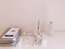 Dermapen Microneedling Pen viel Zubehör + Ersatzakku Chirurgischer Edelstahl