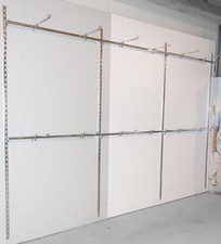 Rückwandsystem 3,7 m Abhänger Ladeneinrichtung Regal Kleiderschrank Trägerstange