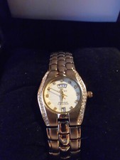 #5 Laurine-Damen-Armbanduhr mit Geschenkbox, vergoldet, Neu