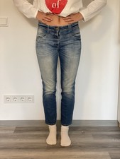 Closed Jeans Pedal Position