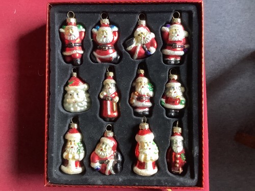 Weihnachtsmänner mit