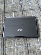 Asus Laptop mit Ladekabel