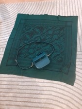 TCM Tasche + Weiches Kuscheliges Tuch / Schal in dunklem Grün