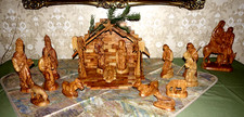 Original Holzkrippe – handgeschnitzt aus Bethlehem Figuren + Stall