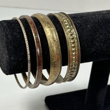 4x Armreifen indisch Schmuck Vintage Modeschmuck Gold Messing Charm