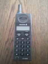Ericsson Vintage-Phone GH388  in schwarz mit Ladestation für Kfz