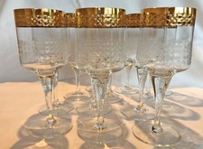 6 elegante Wein Gläser mit sehr breitem Goldrand 2,5 cm und Gravuren