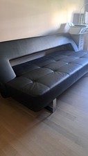 Schwarzes Schlafsofa aus Kunstleder, modernes Bauhaus Design, gebr., Zustand gut