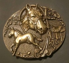 Buckle: Pferd mit Fohlen, Western, Reiten, Rodeo, Gürtelschnalle. 9 x 7,5 cm.