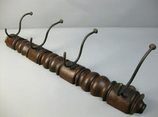 Hakenleiste Holz mit 4 Metallhaken Wandgarderobe alt antik wohl Ende 19. Jh.