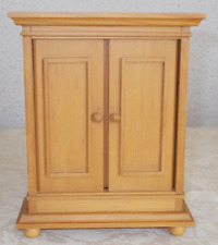 Dora Kuhn Kleider Schrank Dielenschrank Naturfarben für Landhaus Puppenstube