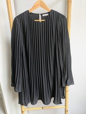 Plissee-Kleid in schwarz 
