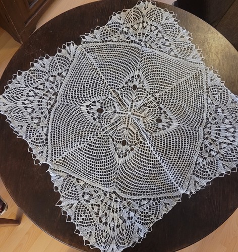 Tischdecke-Handarbeit-Häkelde