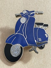 Blaue Vespa Lambretta Roller