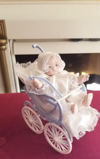 Guter ZUSTAND !!     "Baby im Kinderwagen"     Sammlerpuppe !