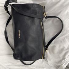 Coccinelle Tasche schwarz mit Schultergurt 