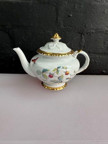 Royal worcester strawberry - royal,