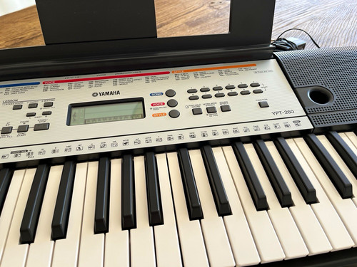 Yamaha keyboard ypt 260 sehr - keyboard,