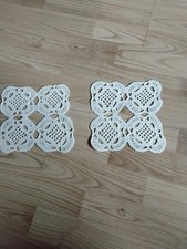 2 Handgehäkelte Deckchen  aus 100 %Baumwolle 18 X18 Cm