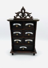 Antikes Gewürzschränkchen