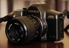 Yashica 109 Kleinbildkamera + Soligor 100mm Makroobjektiv