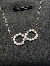 Unendlich gestapelte Halskette