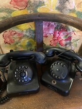 2 antike Telefone schwarz 40er