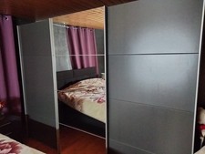 Kleiderschrank Nachttisch und