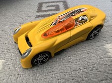 HOT WHEELS MONOPOSTO GELB -- MALAYSIA MODELLAUTO PKW MATTEL 2000