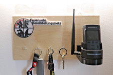 Feuerwehr Bereitstellungsplatz für den TPG 2200 Melder mit Ladegerät Halterung