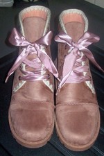 Schicke leichte Trachtenboots