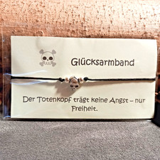 Glücksarmband mit Zugbandverschluss auf Karte mit Spruch Motiv: Totenkopf (12)