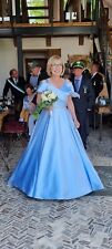 Königinnenkleid hellblau Größe 42 mit Schleppe. Dazu ein Reifrock. Strassgürtel