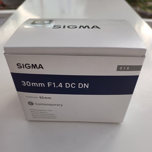 Sigma 30mm 4 - dn, sony